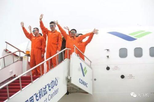 国产大飞机冲上云霄视频,冲上云霄，见证中国航空工业新篇章